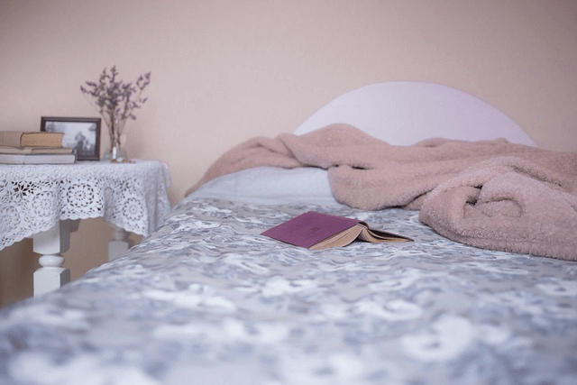 Trauerbewältigung Hilfe - Im Bett lesen