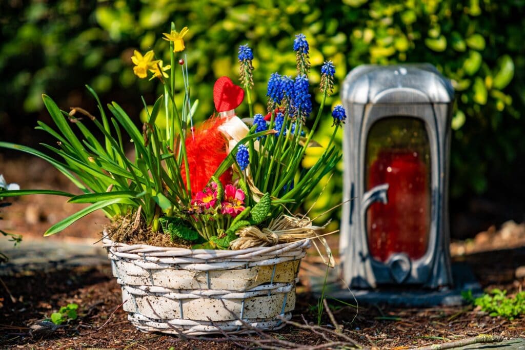 Blumen Trauerfeier Urnenbeisetzung - so gelingt es