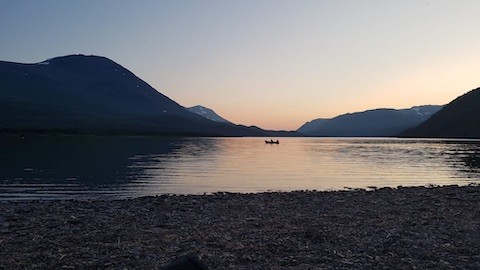 Eine Freie Trauung am See lässt Stimmung aufkommen